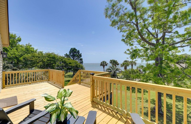 Waterfront Crystal Coast Vacation Rental w/Deck!