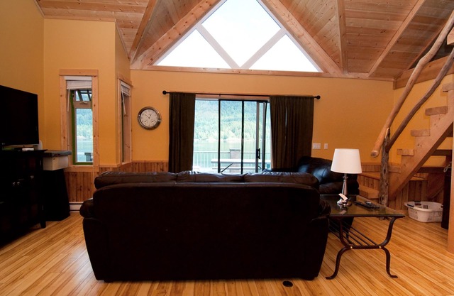 Waterfront,Dock,View,Dive,Kayak,Eagles,Seals,Boating,occasional Whales & Hiking!