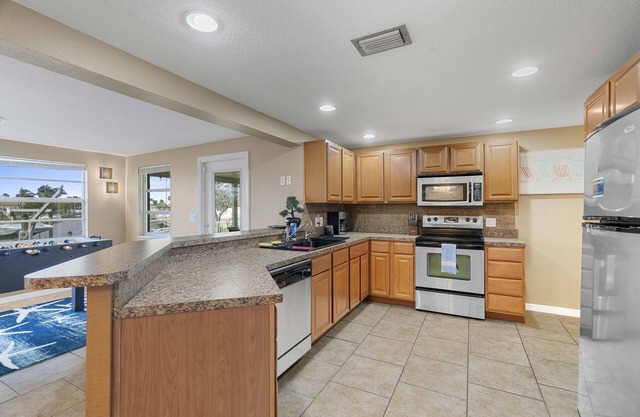 Waterfront Family Fun 3b/2b near Hudson Beach