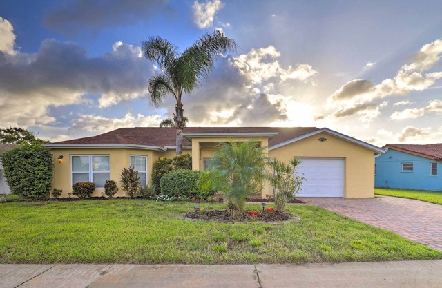 Waterfront Florida Home w/ Boat Lift & Kayaks!