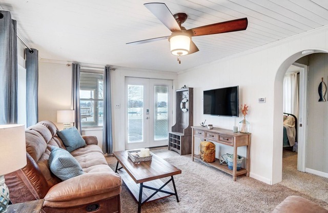 Waterfront, Gorgeous Views, Great Fishing AC, WIFI, Kayaks