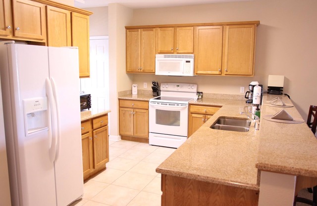 Waterfront - great fishing, peaceful & quiet, yet close to Tanger Outlets & OWA