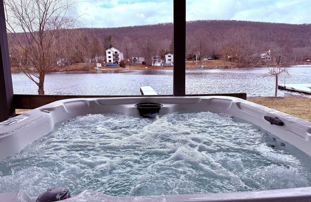 Waterfront Home with Hot Tub, Kayaks, and Fast Wifi