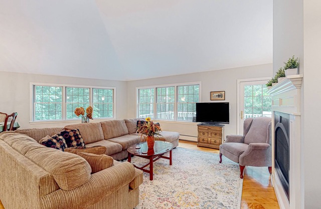 Waterfront home with a fireplace, grill, deck, washer/dryer, & AC - dog-friendly