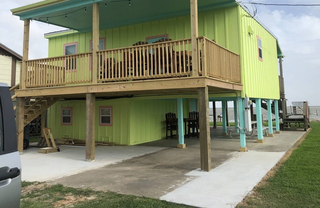 Waterfront house is ready to rent with a great pier, and green fishing light!!