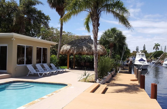 Waterfront House, Private Pool and Boat Dock, Tiki Hut