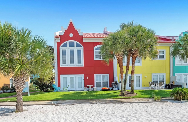 🏖️🏝️Waterfront-Inlet Beach-Pool & Hot Tub-Red Retreat