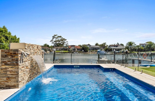 Waterfront Luxury Pool-Spa-Jetty-Pool Table