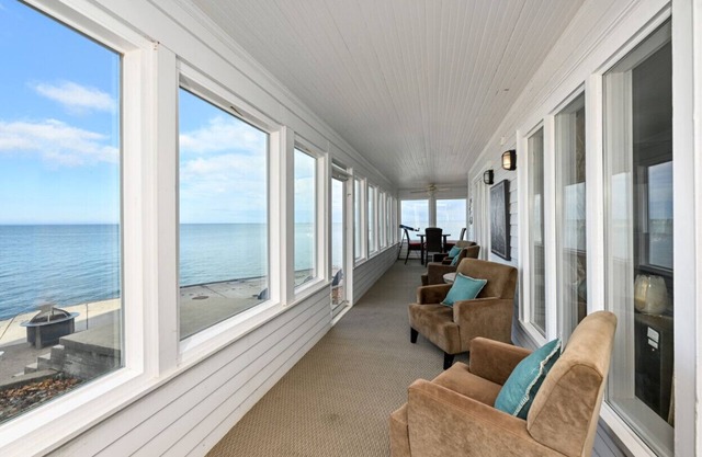 Waterfront Lake House with stunning views of Lake Erie!