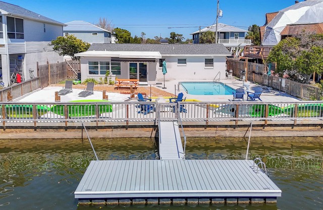 Waterfront Luxury Private Beach Heated Pool Dock Kayaks