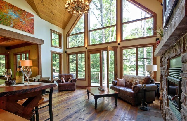 Waterfront Luxury Cottage with 5 Bedrooms and Inground Spa