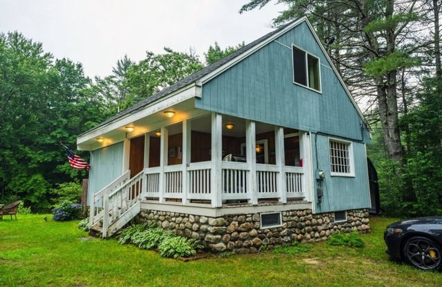 Waterfront Maine cottage! Next to Sebago Lake State Park!