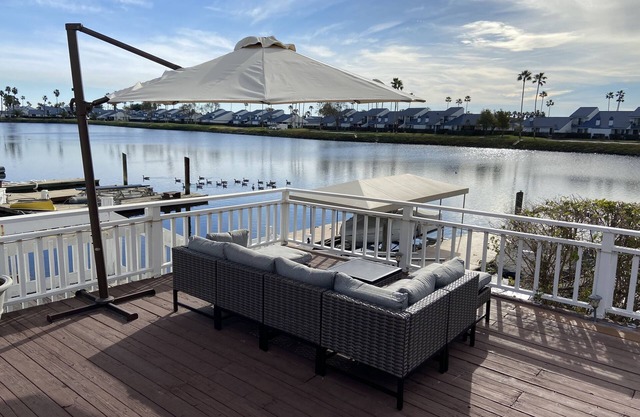 Waterfront modern home Sleeps 6 near Marina w/Hot Tub & Large Deck