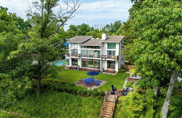 Waterfront Oasis with pool! 4 BR home minutes from downtown Annapolis!