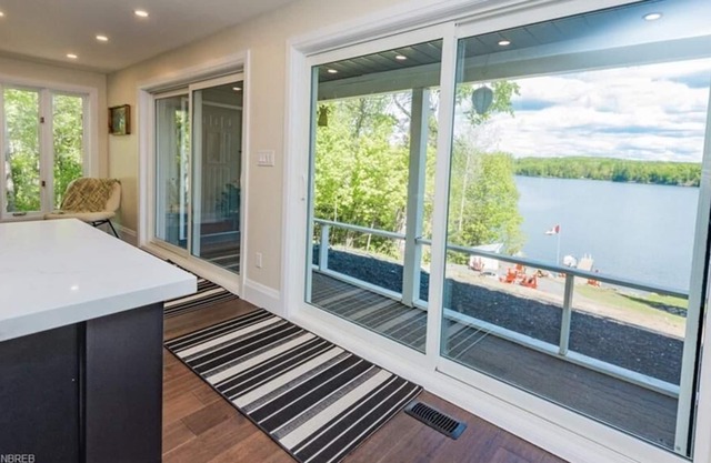 Waterfront, open concept cottage