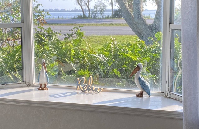 Waterfront Paradise Found! 1/2 acre Pets Welcome!