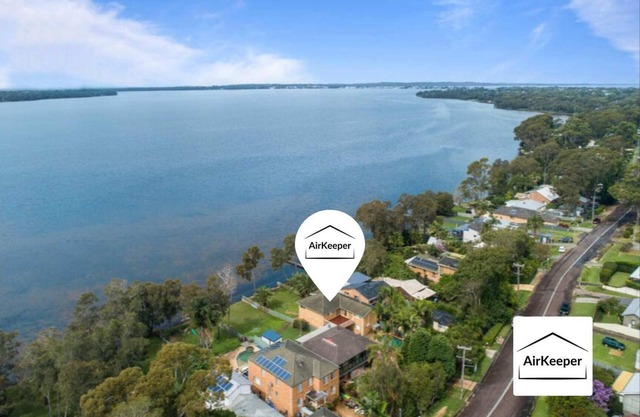 Waterfront Paradise in Charmhaven - Kayak + Pool