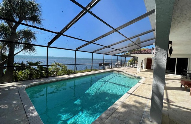 Waterfront Paradise-Heated pool, AMAZING Sunsets!