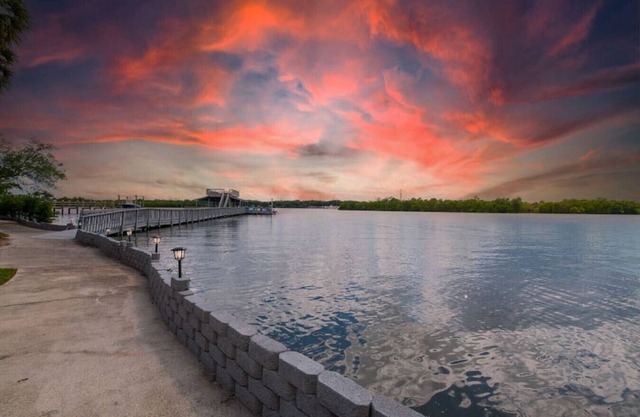 Waterfront Paradise on Tampa Bay w/Pool
