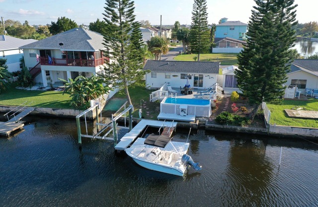 Waterfront & Pool House on Main Canal!