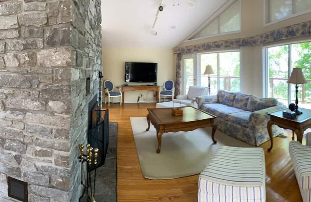Waterfront, private beach, cottage, deck