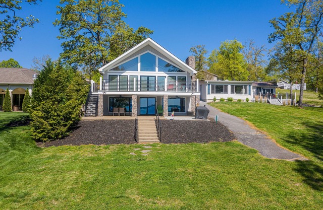 Waterfront, private boat dock, gentle slope to the water, main lake views