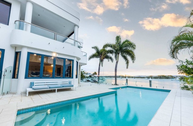 Waterfront Resort-style House with Private Pontoon
