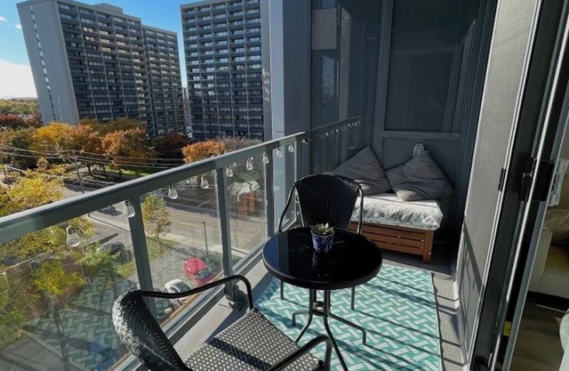 Waterfront retreat Burlington Hiking, Beach, shopping, restaurants Pet friendly