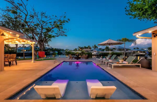 Waterfront Retreat in Apollo Beach –Relax & Unwind