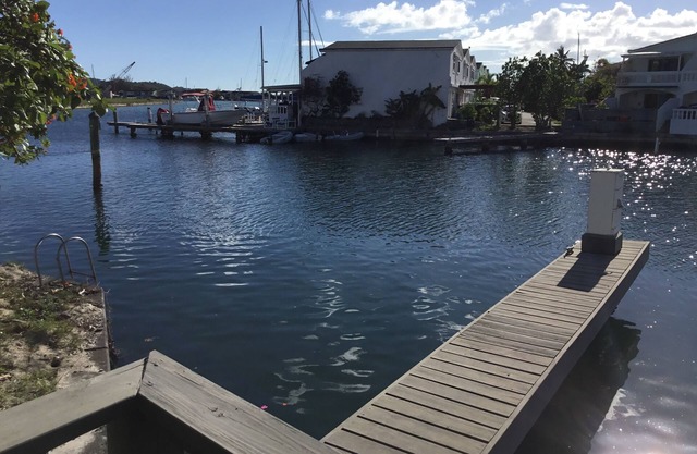 Waterfront Villa 5 min to beaches