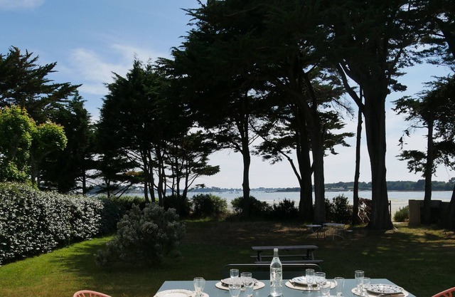 Waterfront villa in Larmor Baden