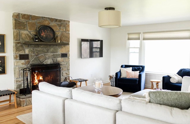 Waterfront with Wood Fireplace + Outdoor Firepit + Paddleboat +1 mile to outlets