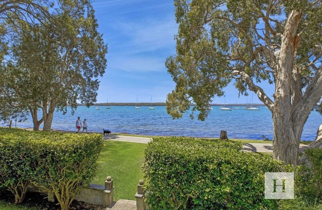 Waterside Cottage - 5 Bedroom Waterfront