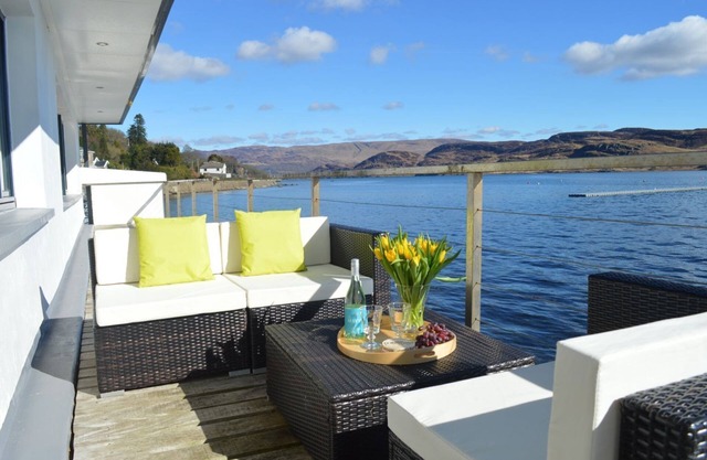 Waterside Villa, shore front location with 22m balcony, 5 bathrooms, sleeps 8