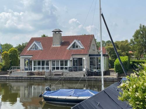 Watervilla de Rietzanger by Droomvilla