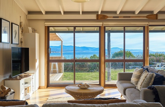 Waubs Beach Cottage - Freycinet Holiday Houses