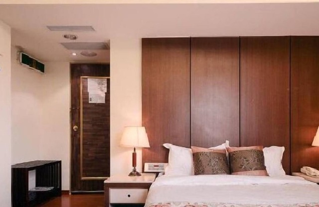 Waugh Den Hotel
