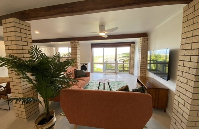 Wave Cave Guest House - Short walk to the beach!