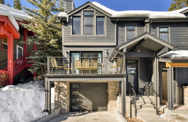 Webster by AvantStay | ⛷️ Central Location w/Hot Tub and Patio