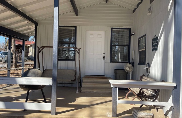Weekend getaway blocks from Lake Texoma. Boat Launch 4 blocks -Pet Friendly