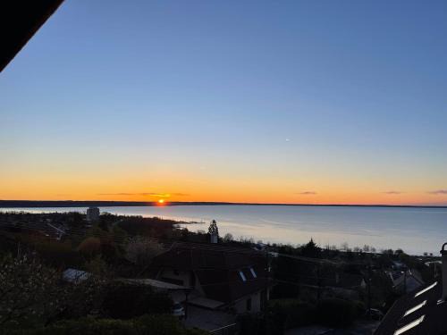 Weekend home with Lake Balaton panorama