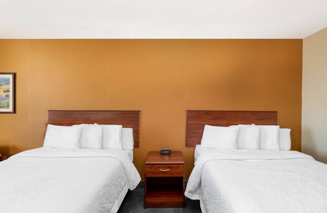 WEEKLY/MONTHLY/DAILY/Free Breakfast/Clean Rooms