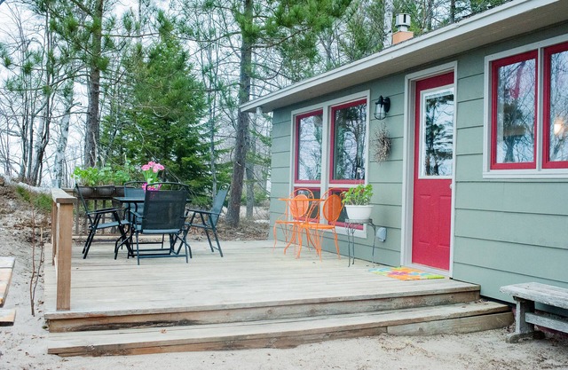 Welcome Skiers/Snowmobilers! Blueberry Beach House in a Winter Wonderland