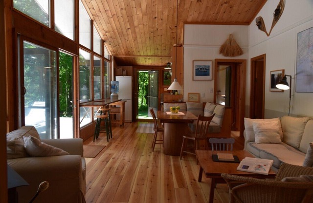 Welcome to a completely private retreat with beautiful views & birdsong.