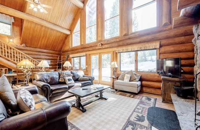 Welcome to Baldy Bear Cabin - Your Ultimate Mountain Retreat!