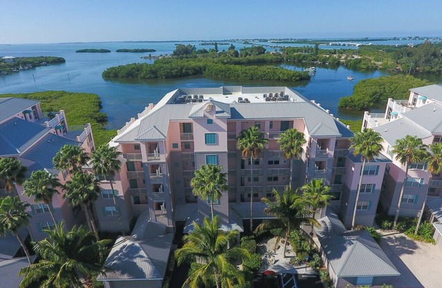 Welcome to Boca Breeze! Harbor view!