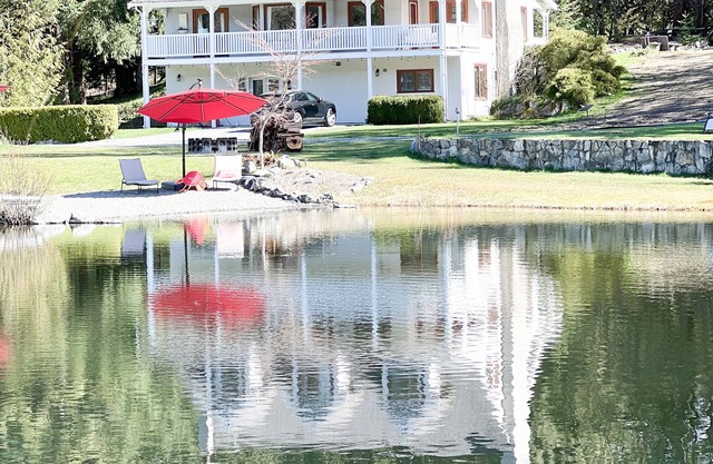 Welcome to Cottonwood Home! Beach and private small lake!