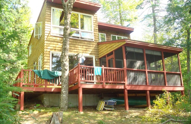 Welcome to Dorie's Cottage! Cozy waterfront home with gorgeous sunset views!
