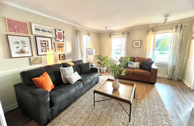 Welcome to happy home Oswego 5 bedroom to bathroom house with WiFi and AC