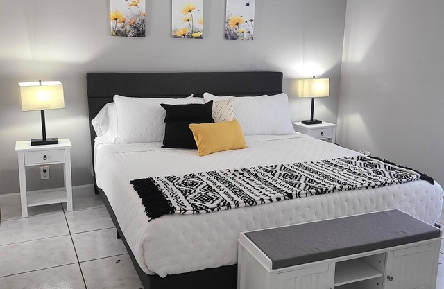 Welcome to Hidden Oaks. Forget your worries in this spacious and serene space.